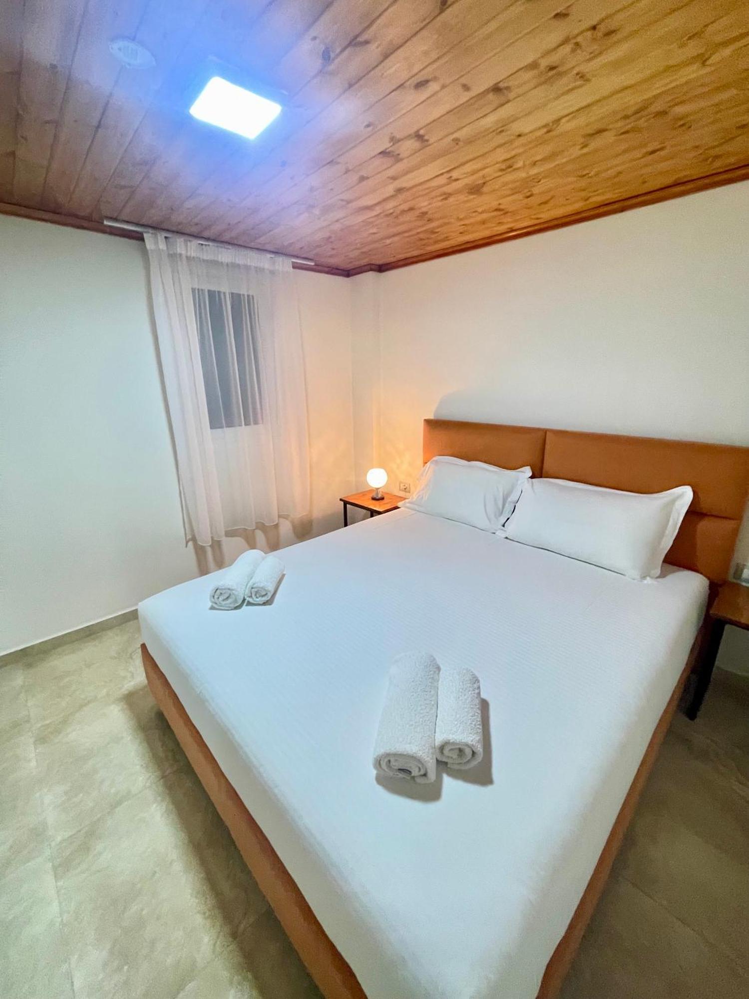 Crown Deluxe Apartments Sarande Exterior photo