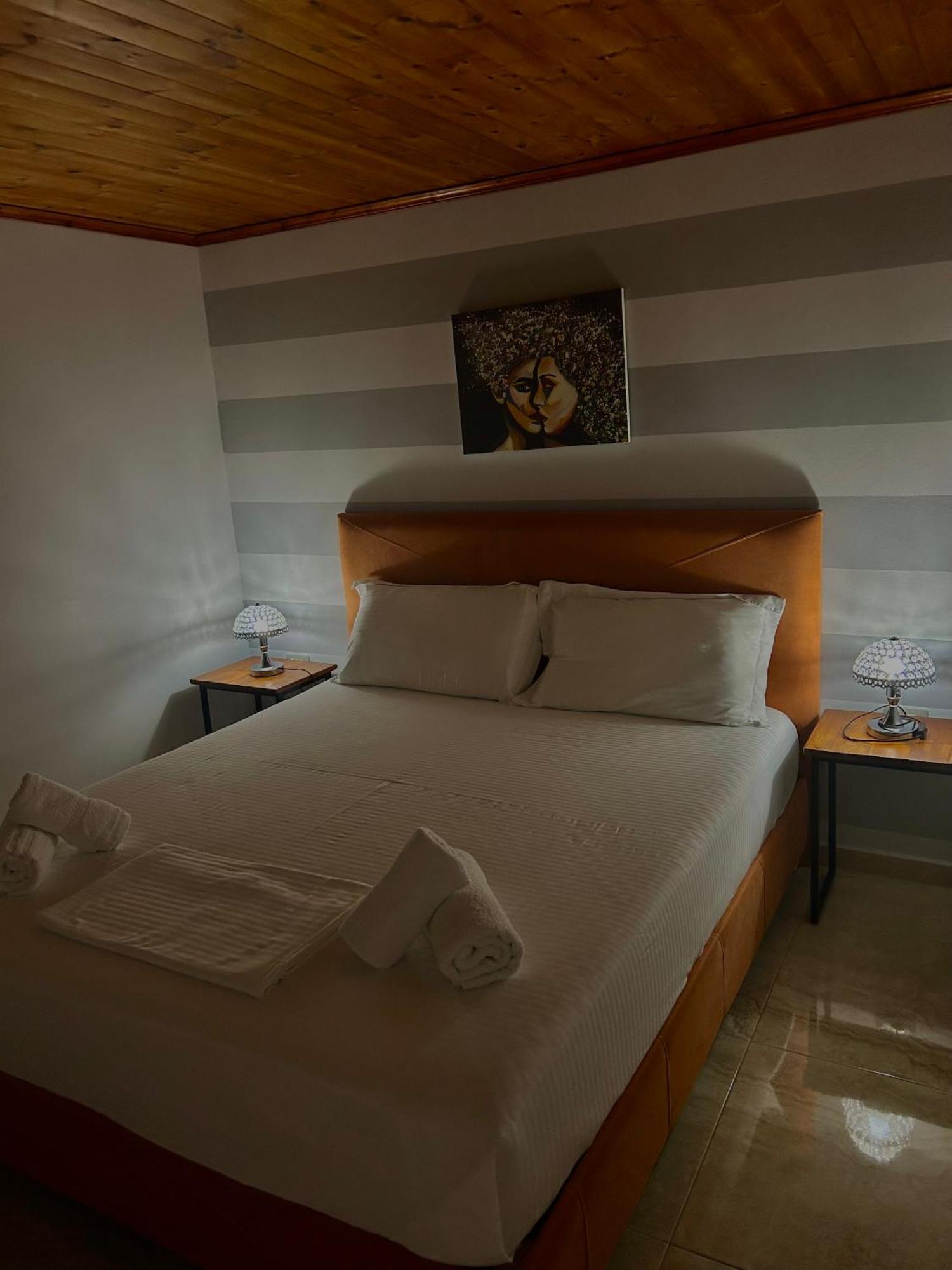 Crown Deluxe Apartments Sarande Exterior photo