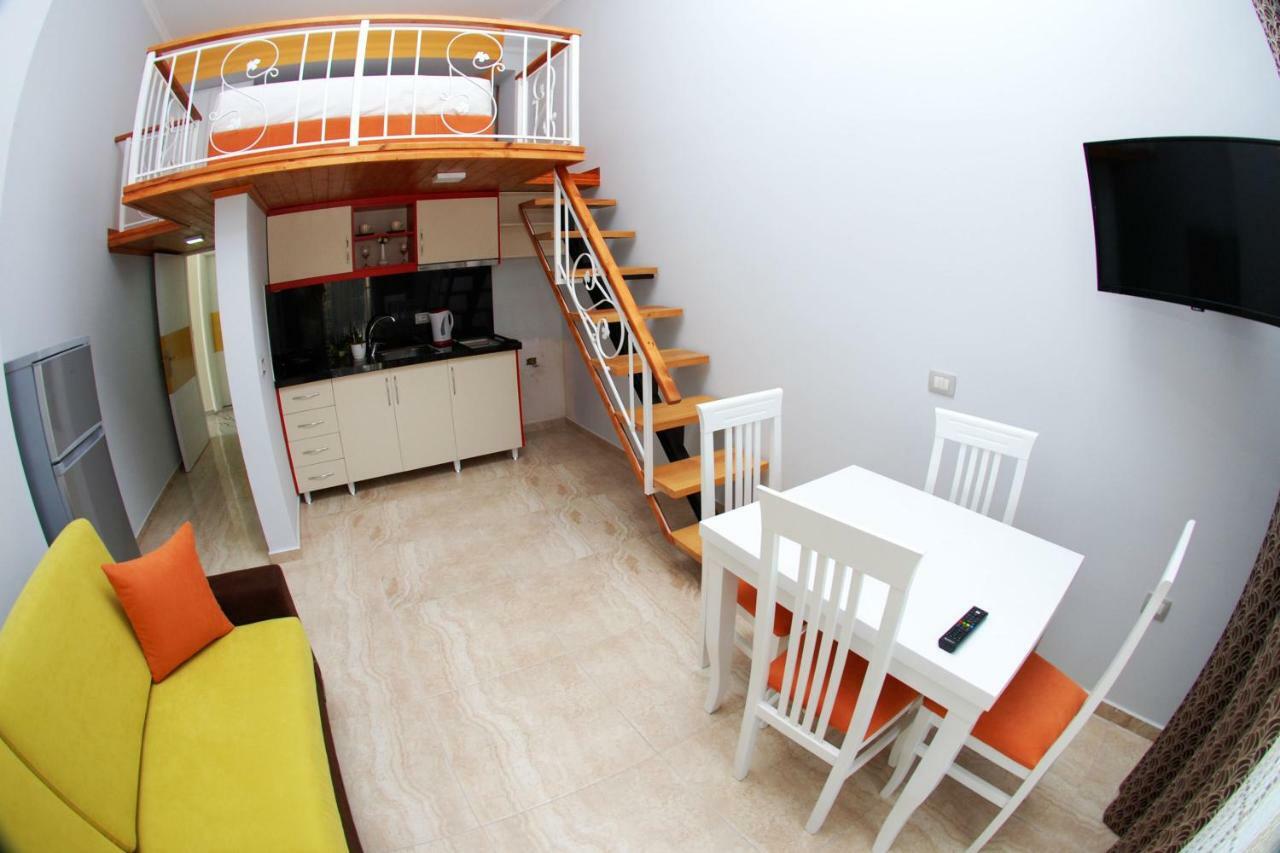 Crown Deluxe Apartments Sarande Exterior photo